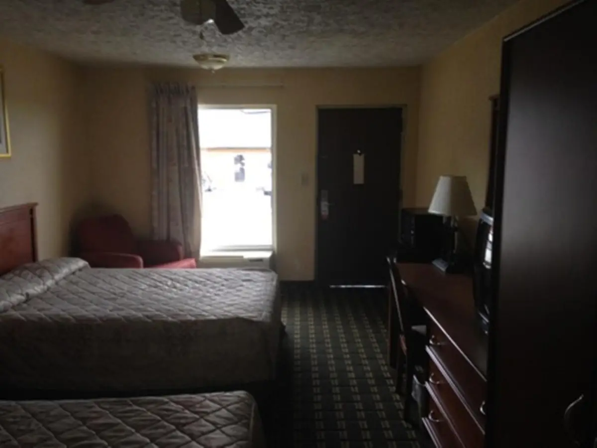 Regal Inn Guntersville 10