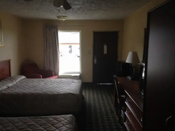 Regal Inn Guntersville 10